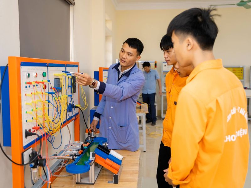 Học Nghề Điện Tử Công Nghiệp Ở Đâu Tốt Tại Nghệ An? Cơ Hội Việc Làm Và Địa Chỉ Đào Tạo Uy Tín 12
