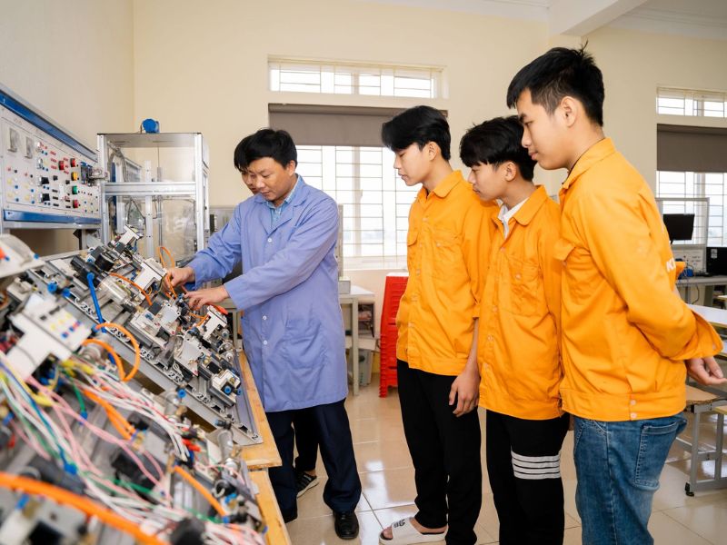 Học Nghề Điện Tử Công Nghiệp Ở Đâu Tốt Tại Nghệ An? Cơ Hội Việc Làm Và Địa Chỉ Đào Tạo Uy Tín 11